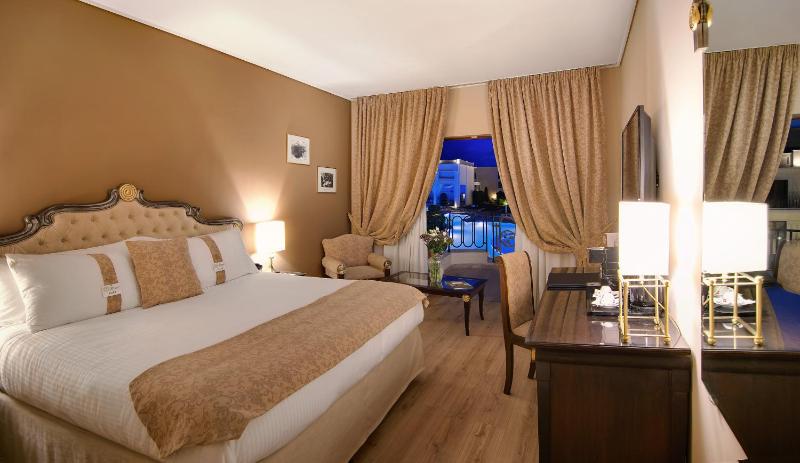 Premium Classic Room with Pool View image 3