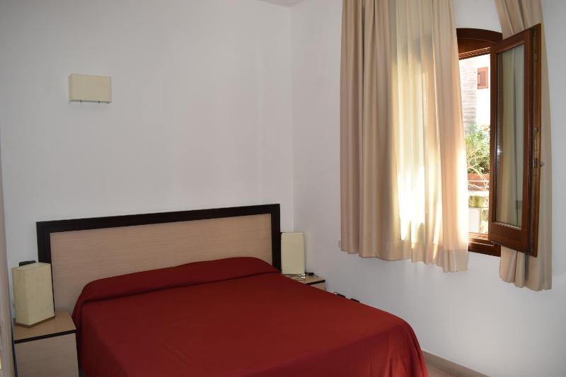 Ground Floor Double or Twin Room - Disability Access image 4