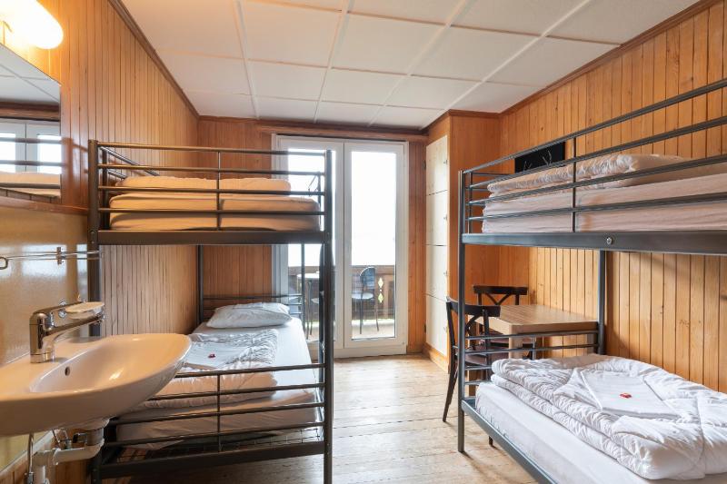Family Room with Shared Bathroom and Lake View and Balcony  image 3