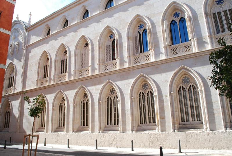 Studio (3 Adults) image 4