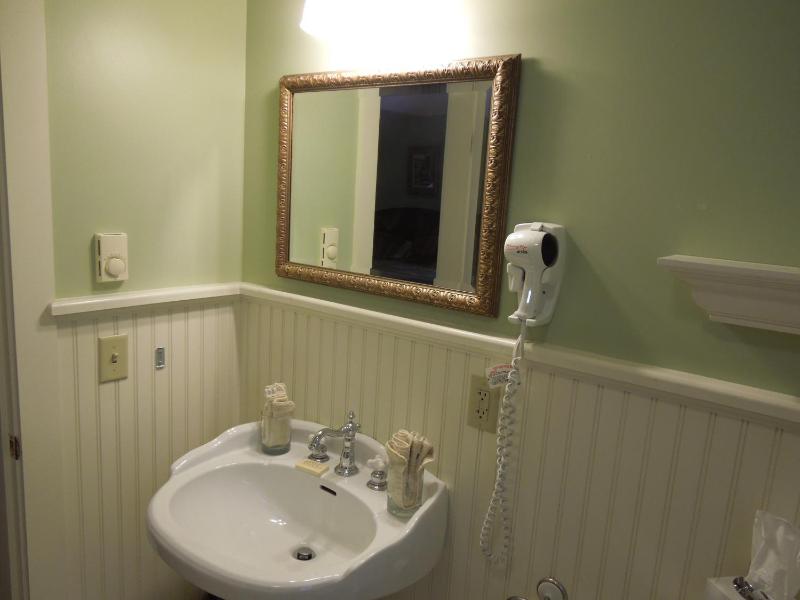 Luxury King Room with Spa Bath image 3