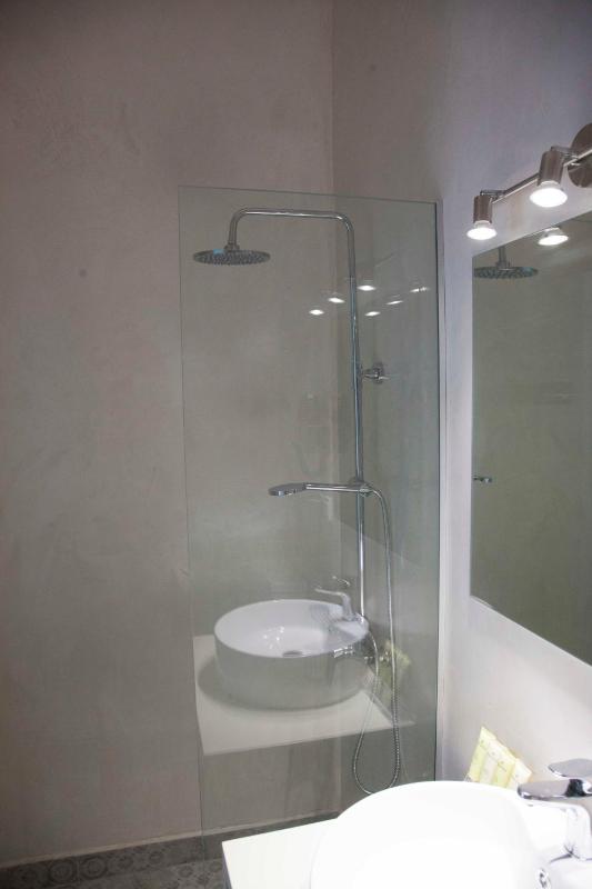 Double Room with Balcony image 2