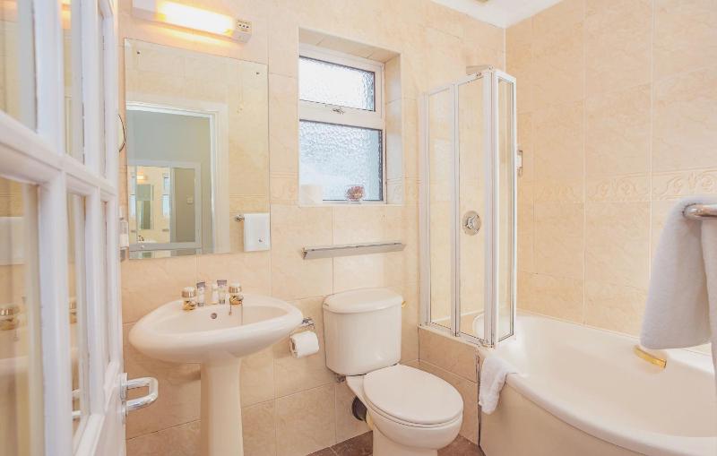 Double Room image 4
