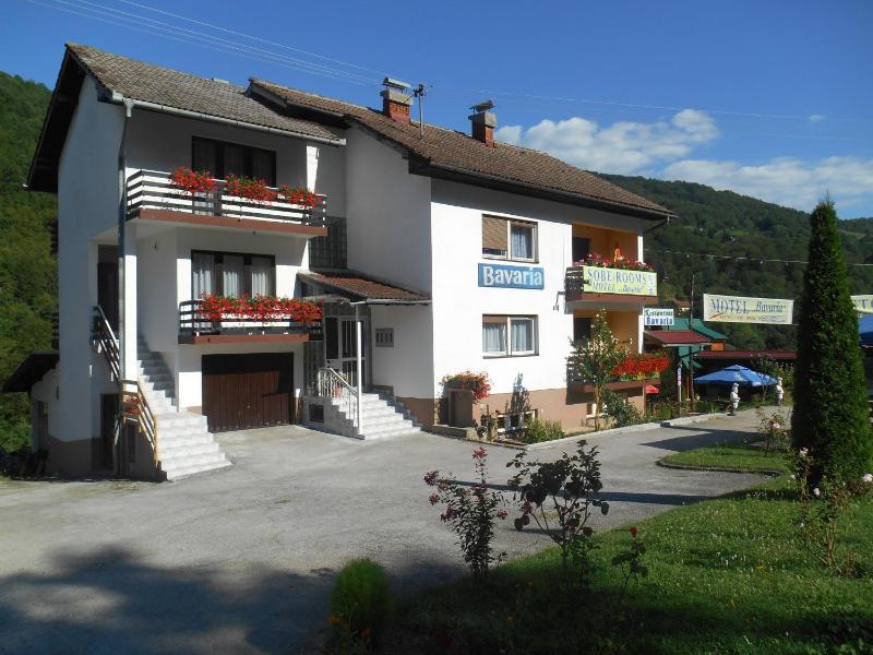 Classic Quadruple Room image 3