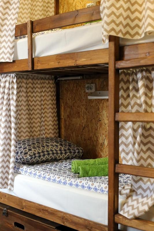 Upper Bed in 6-Bed Mixed Dormitory Room image 2