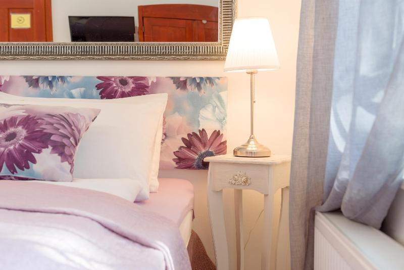 Double Room with Extra Bed image 4