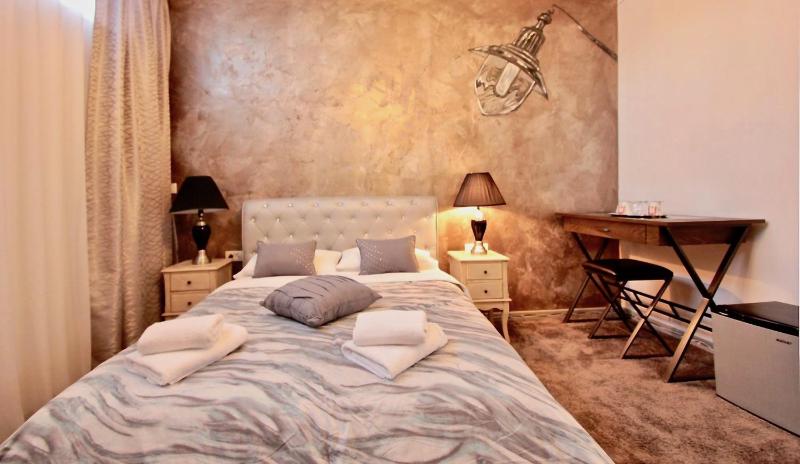 Standard Suite image 3