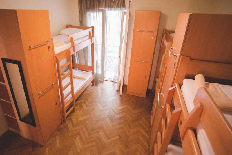 Bunk Bed in Mixed Dormitory Room image 3