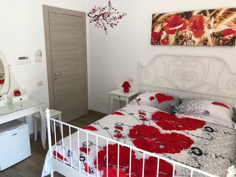Deluxe Double Room with Balcony image 4