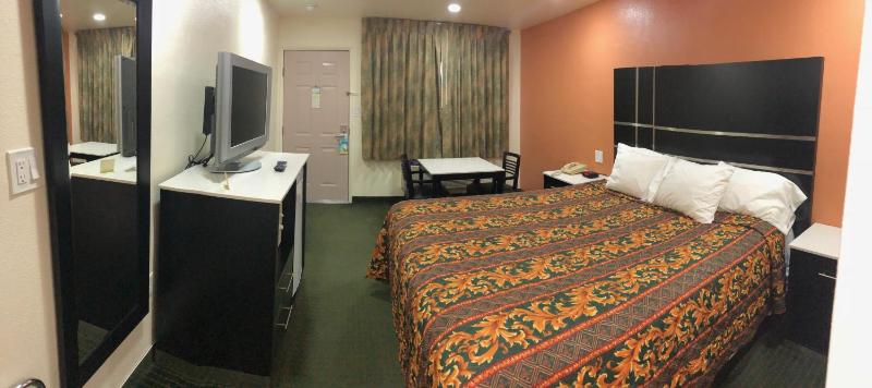 King Room - Non-Smoking image 2