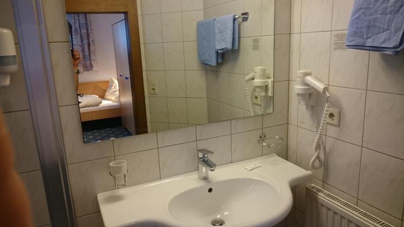 Single Room image 3