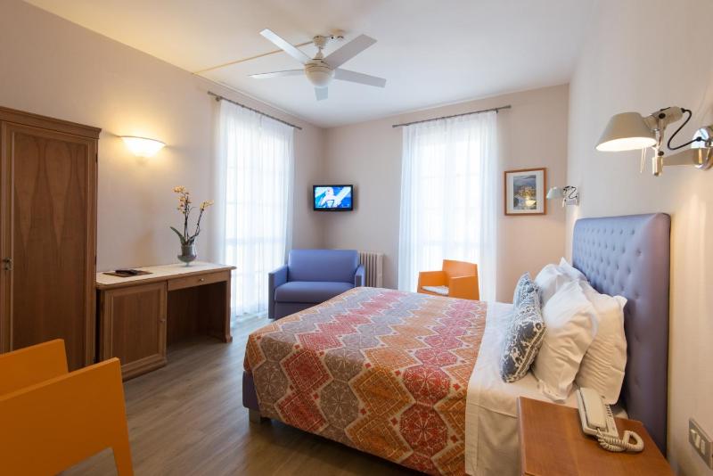 Standard Double or Twin Room image 3