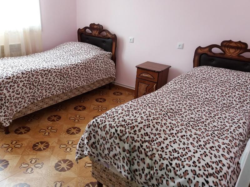 Twin Room image 2