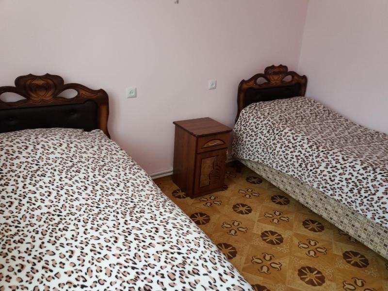 Twin Room image 3