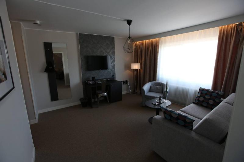 Deluxe Family Room image 1