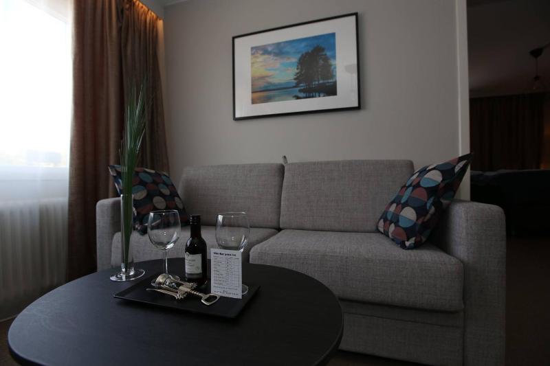 Deluxe Family Room image 4