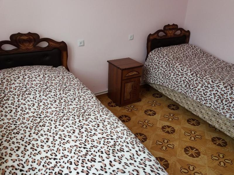 Twin Room image 2