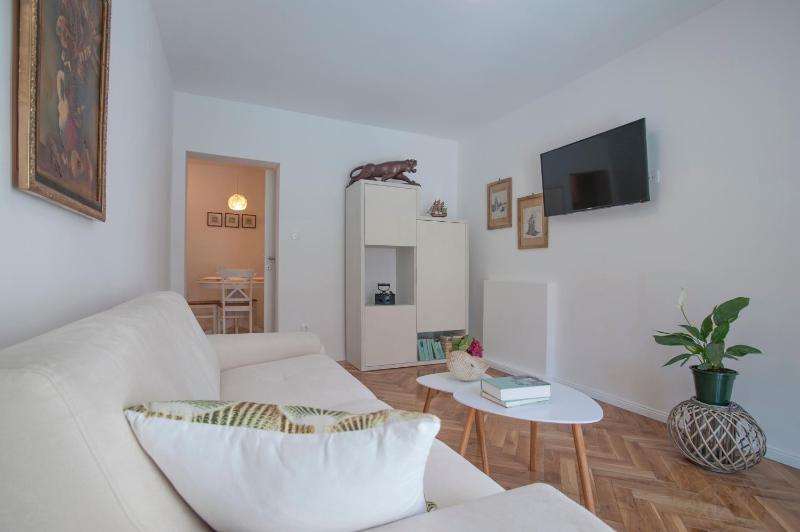 One-Bedroom Apartment image 2