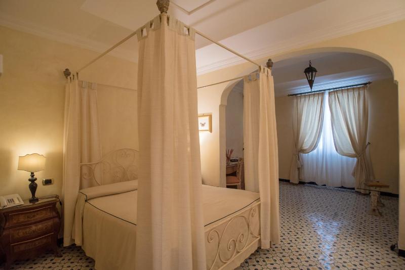 Deluxe Junior Suite with Sea View image 4