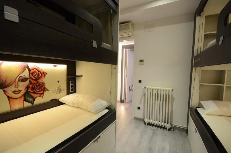 Free Hostels Barcelona - image 8
