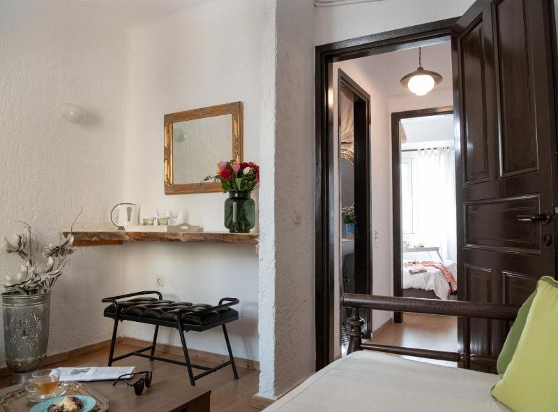 Junior Suite with Side Sea View image 3