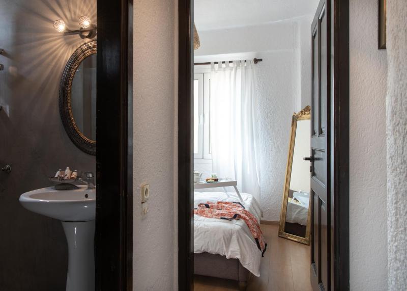 Junior Suite with Side Sea View image 4