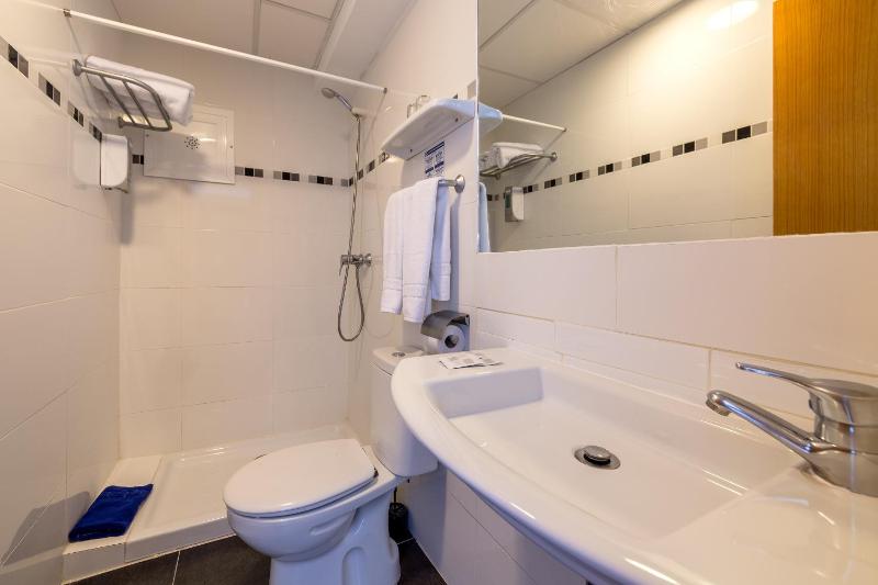 Single Room image 4