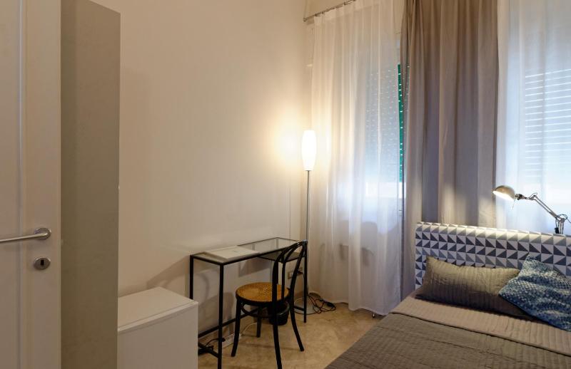 Single Room with Private External Bathroom image 4