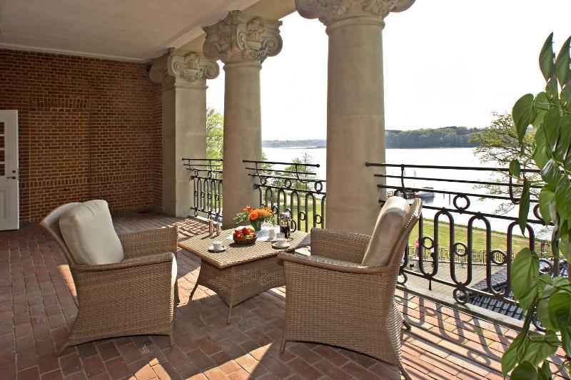 Junior Suite with Balcony image 3