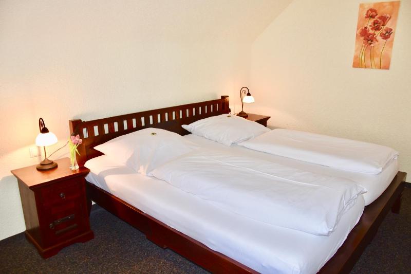 Double Room image 3