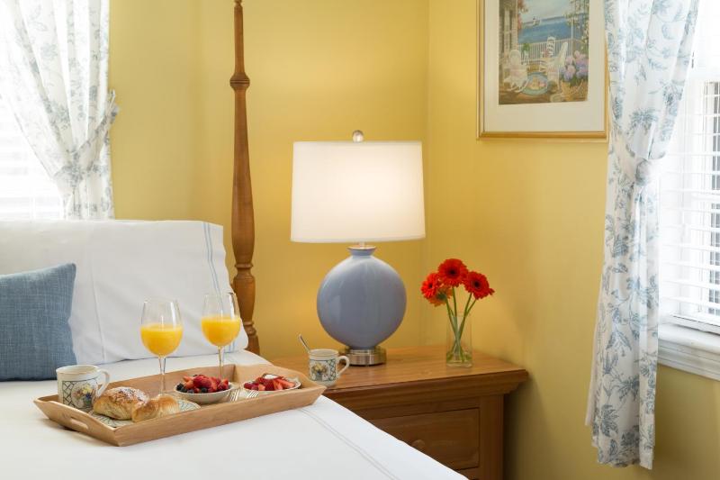 Petite Queen Room - Guest House image 4