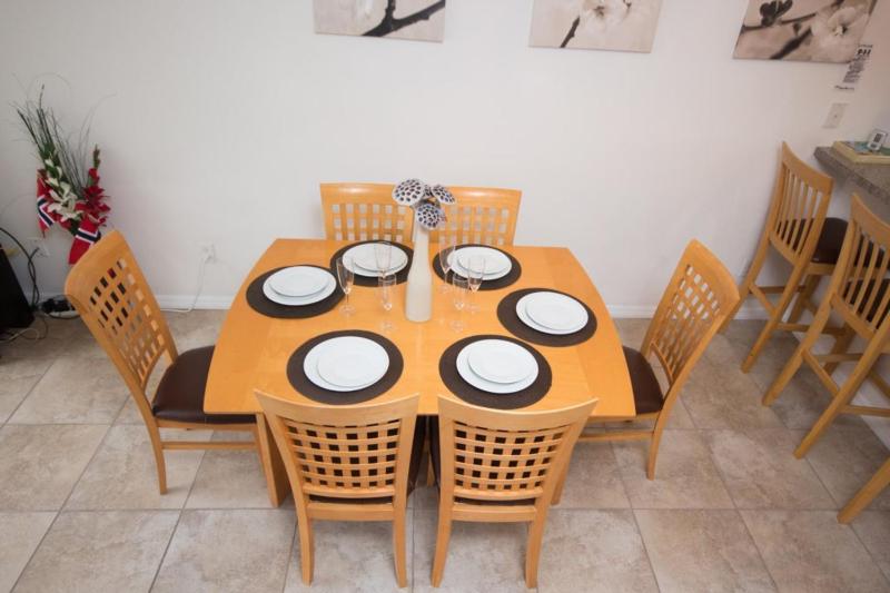 Three-Bedroom Townhouse image 2