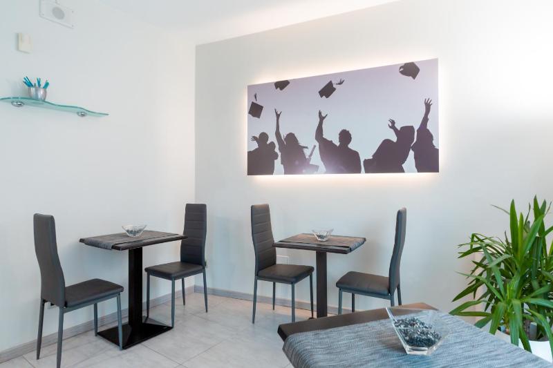 Hotel University - image 7