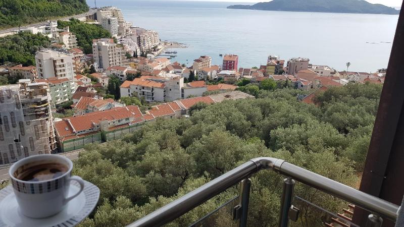 Apartment with Sea View image 2