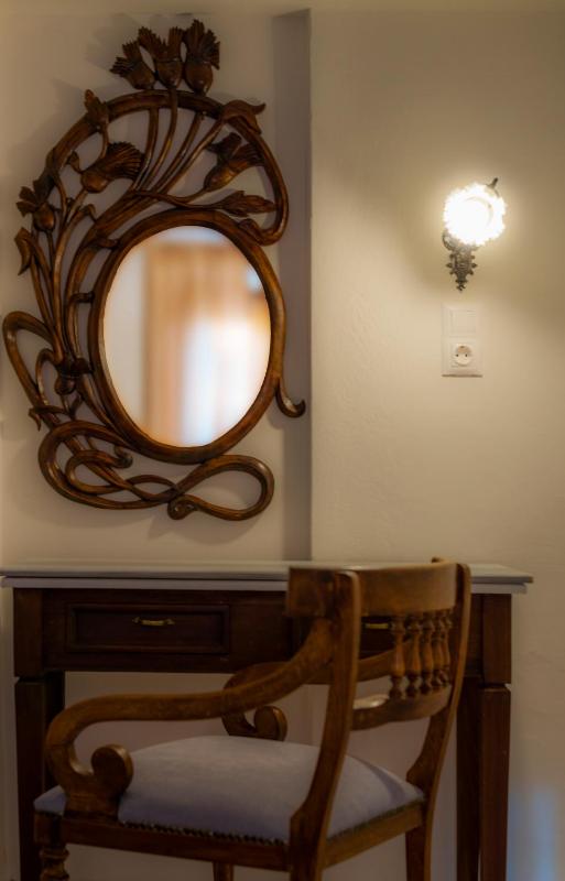 Standard Triple Room image 2