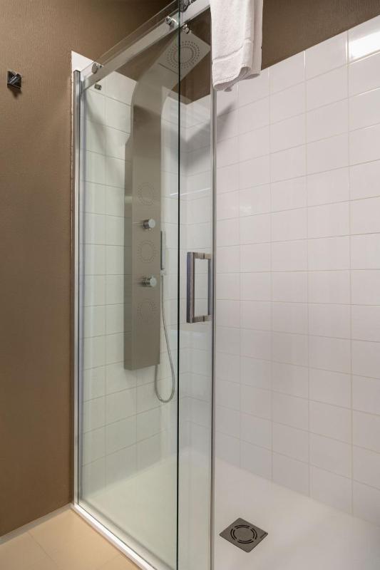 Double Room with Garden View image 3
