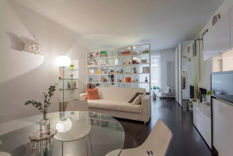 Lovely apartment in the heart of Milan Images