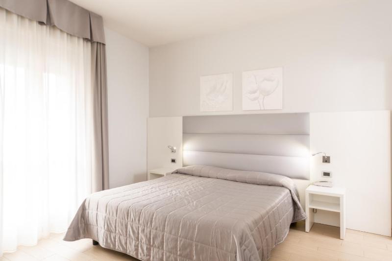 Double Room image 4