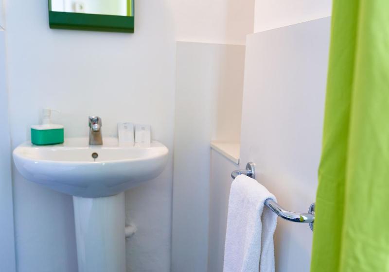 Twin Room with Shared Bathroom image 4