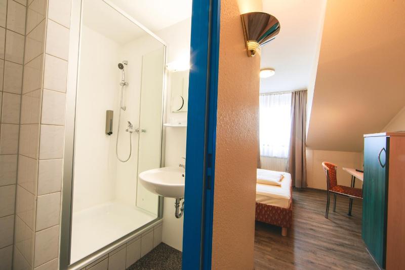 Standard Single Room image 2