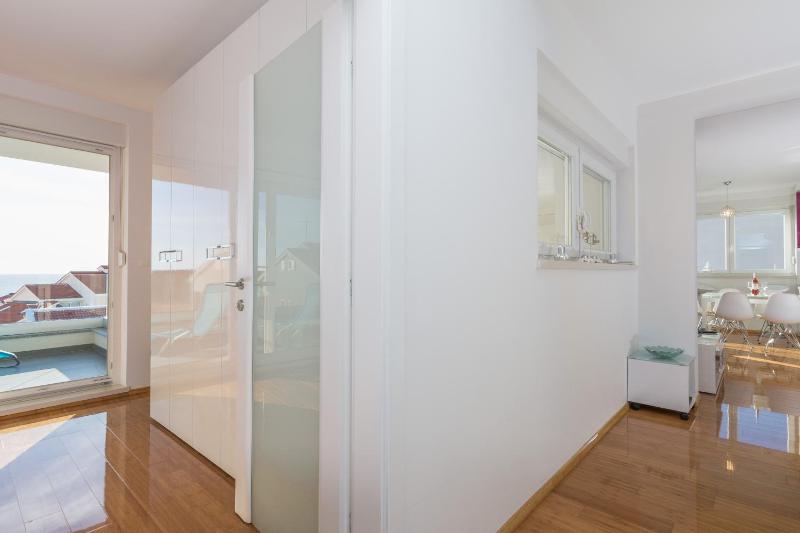 Fucshia dreams brand new penthouse for 8 - image 10