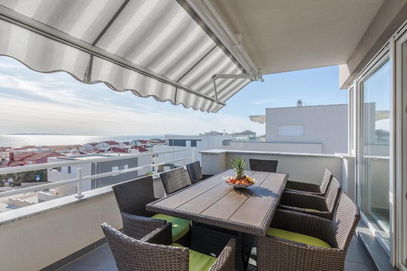 Fucshia dreams brand new penthouse for 8 - image 3