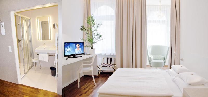 Business Double Room image 4
