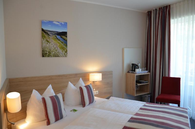 Double Room with Balcony and Castle View image 1