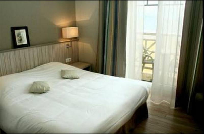 Single Room with Sea View image 3