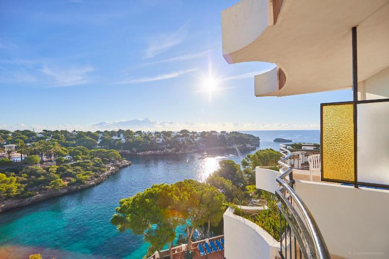Double or Twin Room with Sea View (2 Adults + 1 Child) image 1
