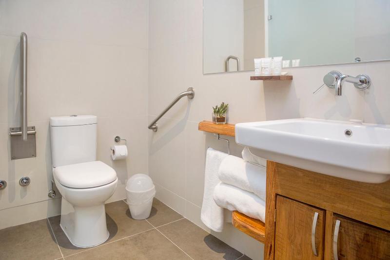 Maki Hotel - image 19