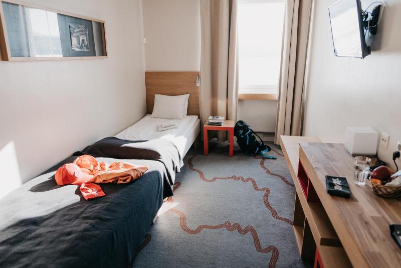 Superior Twin Room image 4