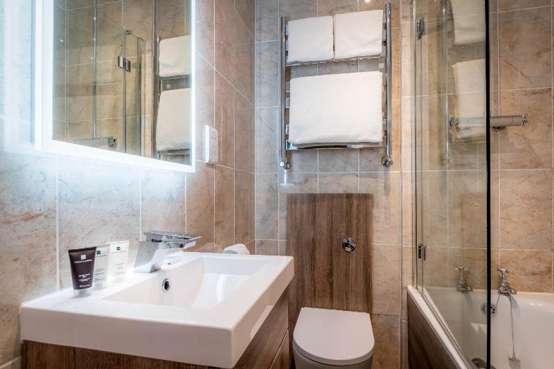 Standard Double or Twin Room image 2