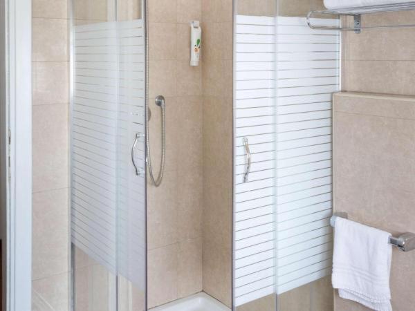 Superior Double Room with Sofa image 3